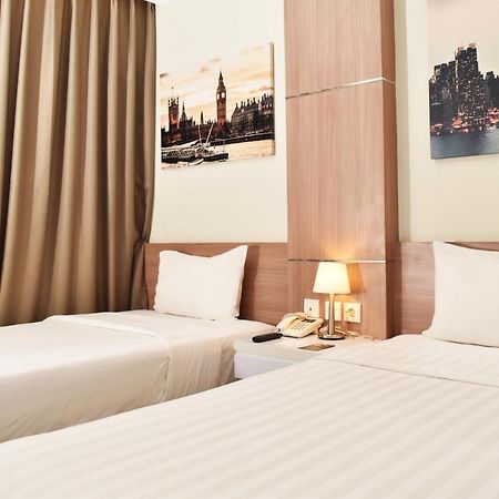 Hotel Dharmein Jakarta Exteriör bild