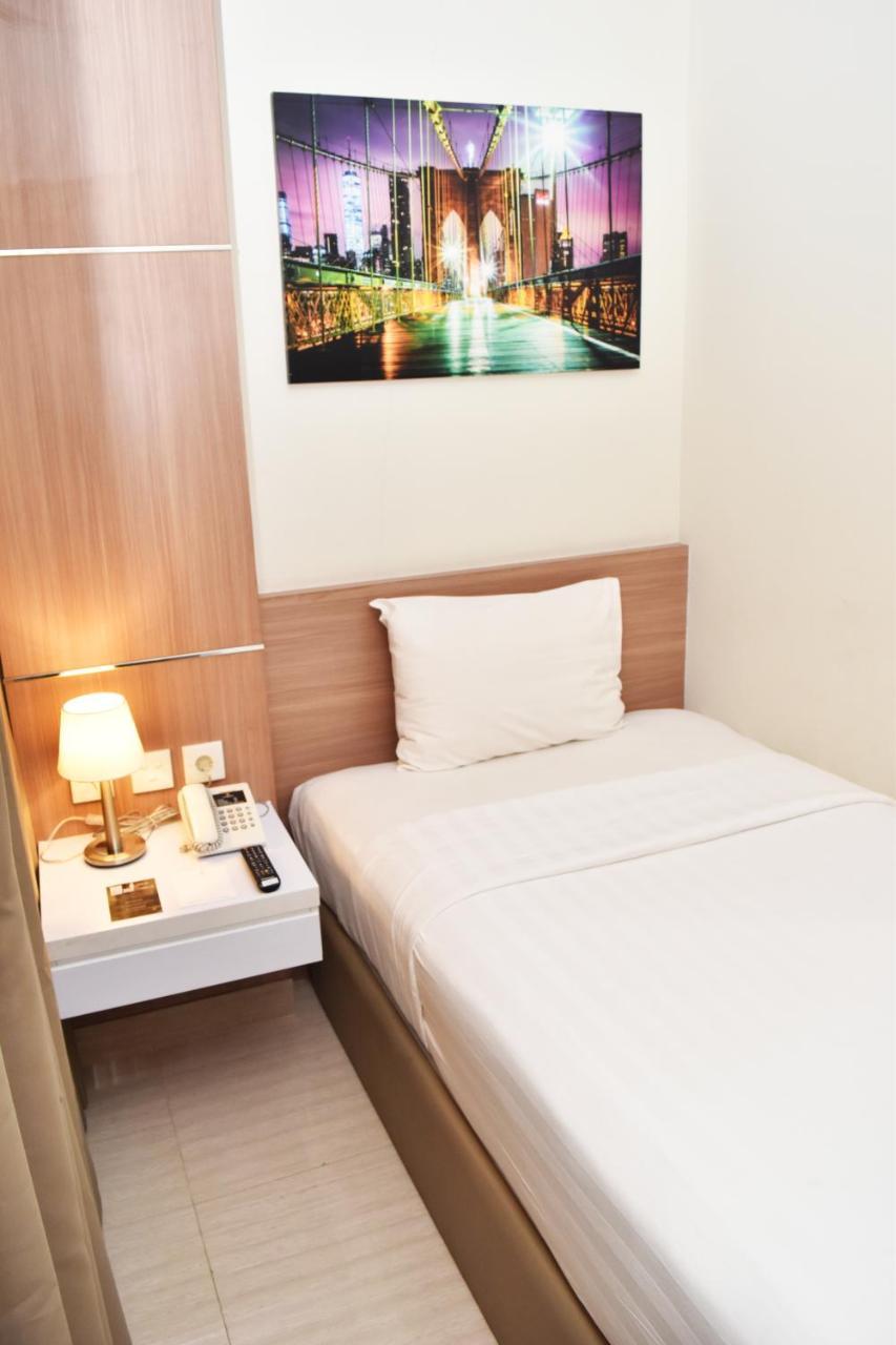Hotel Dharmein Jakarta Exteriör bild