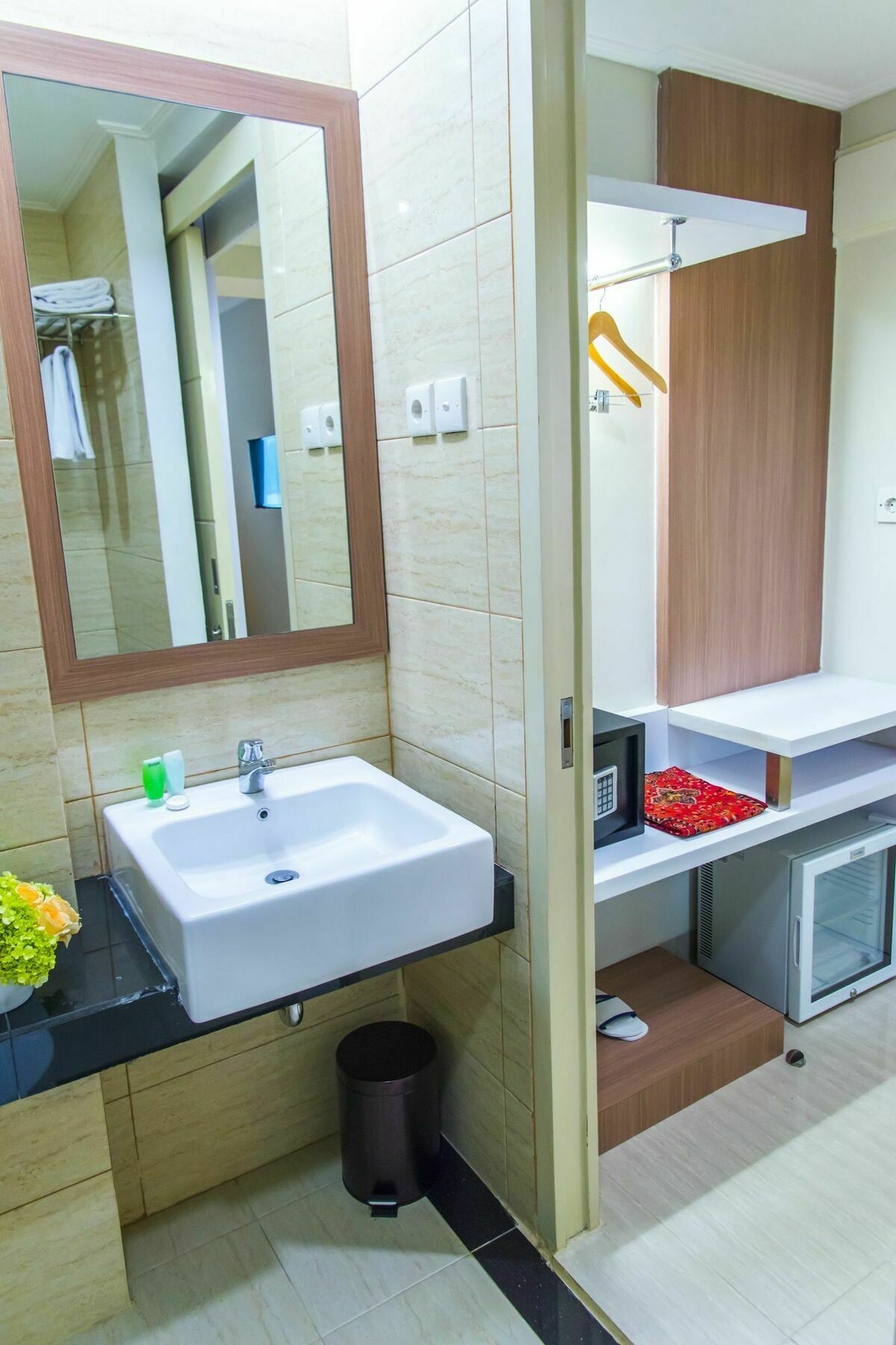 Hotel Dharmein Jakarta Exteriör bild